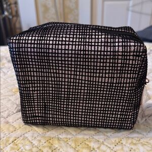 MAC Elegant Black and Gold Women's Cosmetic Bag
Soft Body